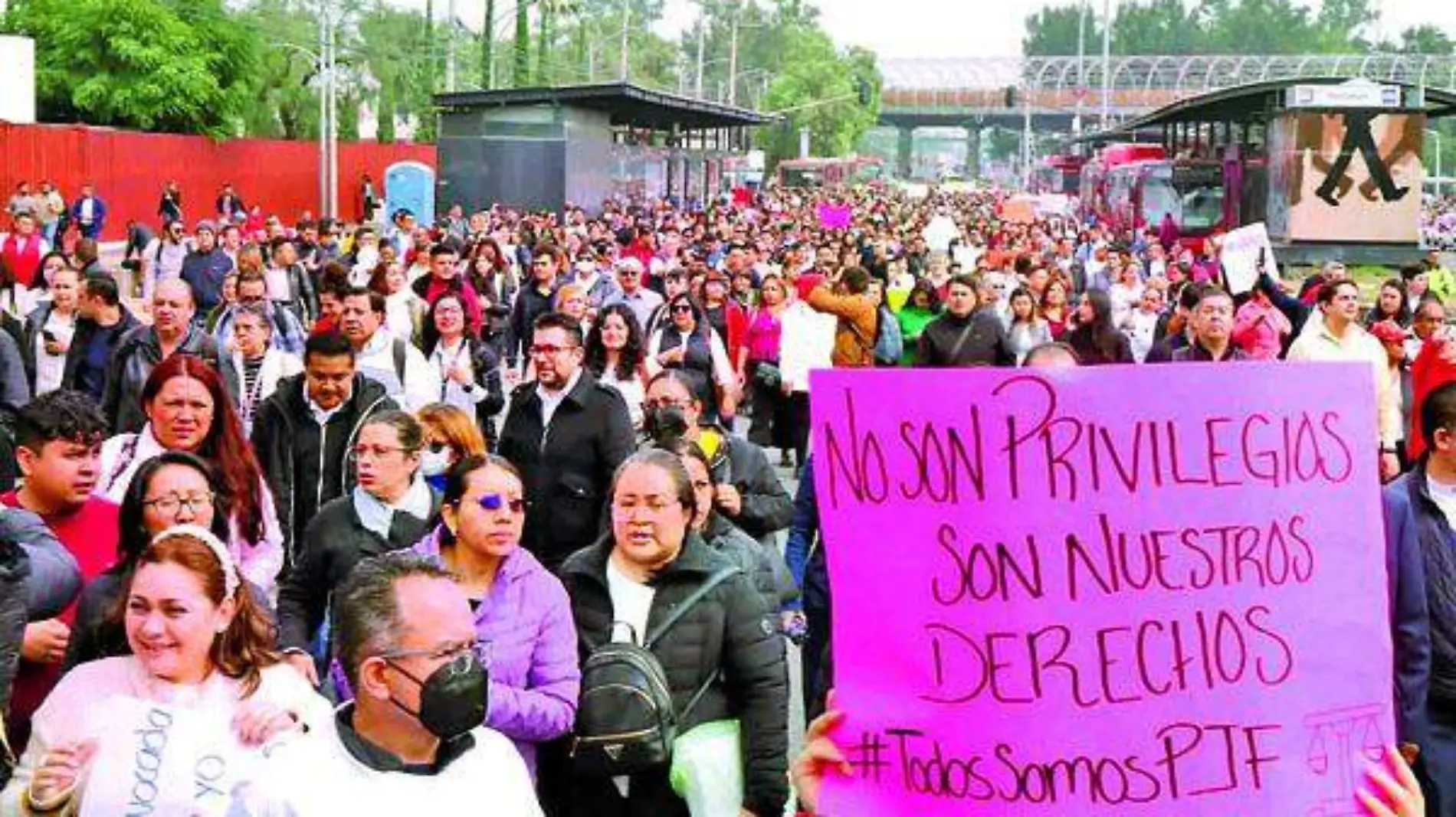 Se torna violento el segundo día de protestas por trabajadores del PJF en CDMX